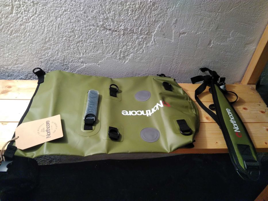 Geanta impermeabila NorthCore pentru Kayak/Paddle Board Nou