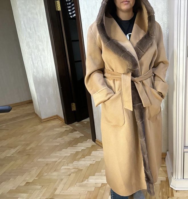 Продам пальто  воротник норка