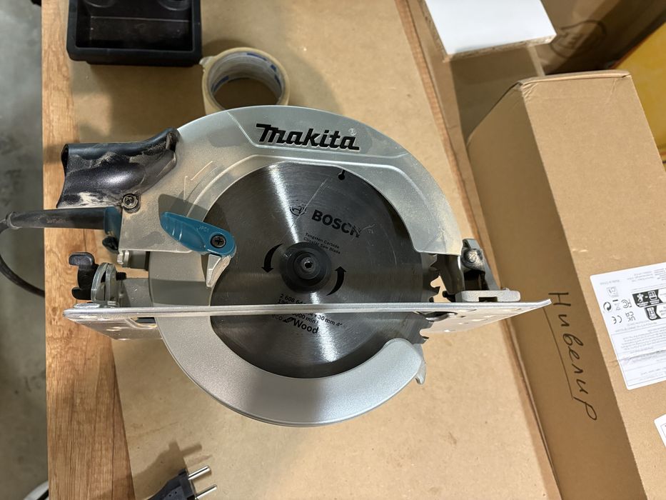 Ръчен Циркуляр Makita HS7601 с нов диск