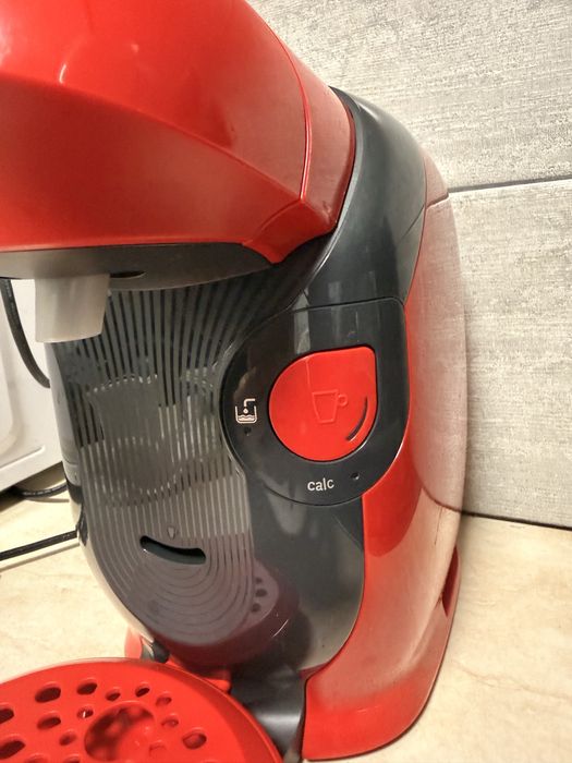 Чисто нова кафемашина Bosch Tassimo – червена (никога не е ползвана)