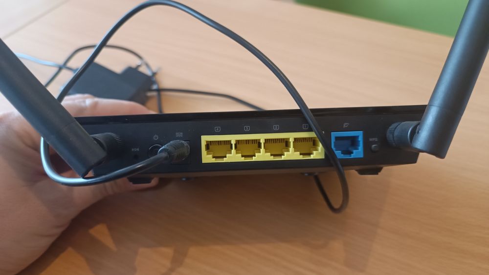Router wireless Asus RT-N12E 100 mbps