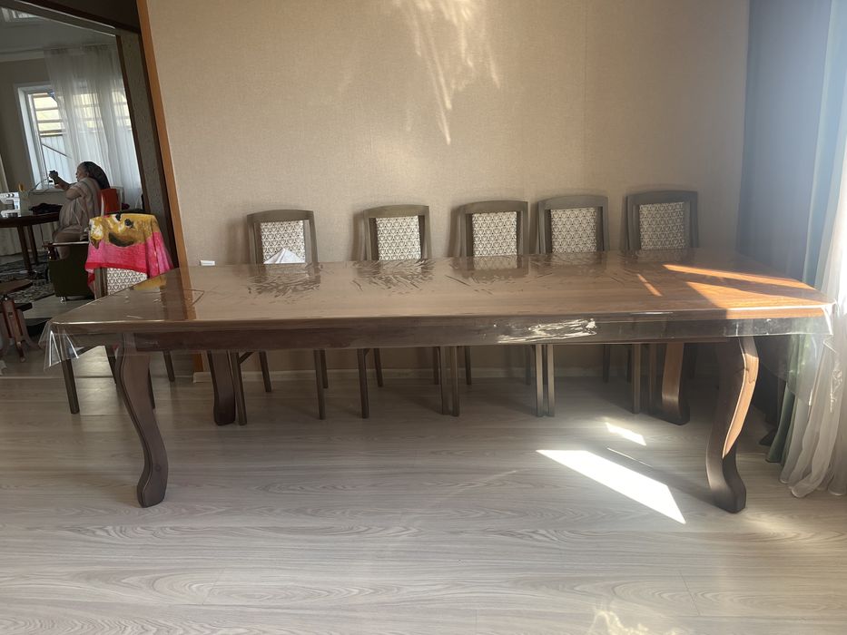 Продам стол обеденный