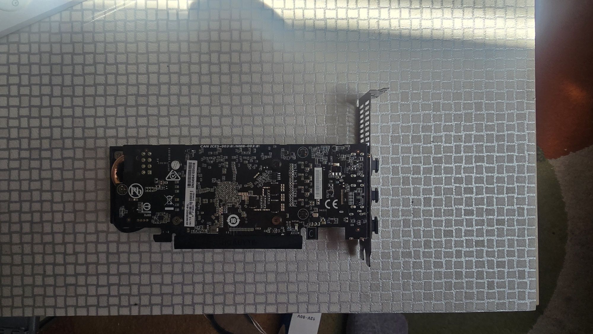 Продавам ниско профилна видеокарта Gigabyte GeForce 4060lp