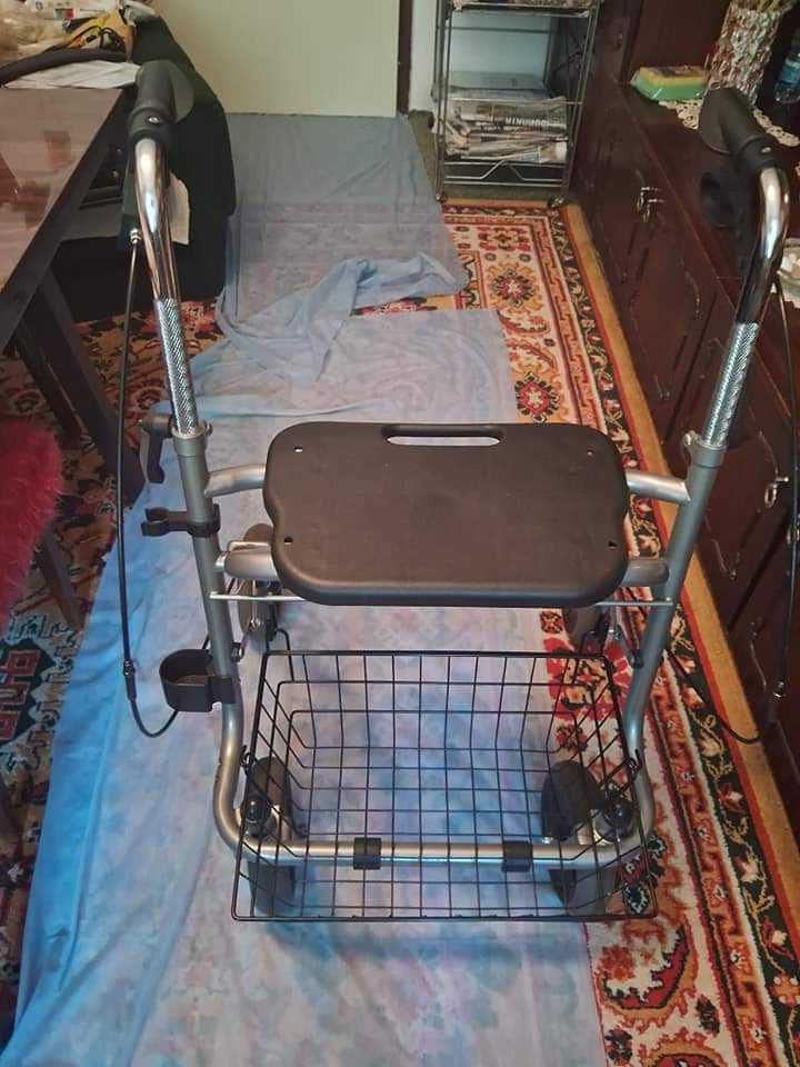 Продавам инвалидна количка