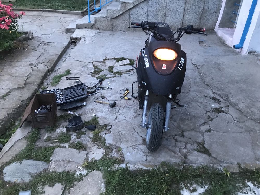Продавам скутер  сузуки 125 кобика без  докоменти спешно