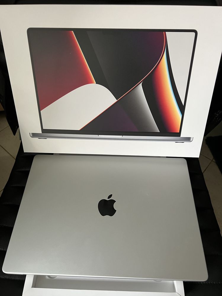  MacBook Pro 16**M1 MAX**64 GB**1 TB SSD**