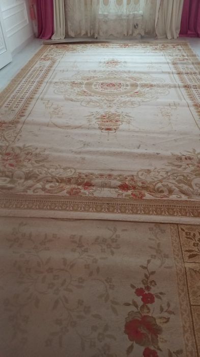 Әр түрлі размерде әр түрлі бағада кілемдер сатылады