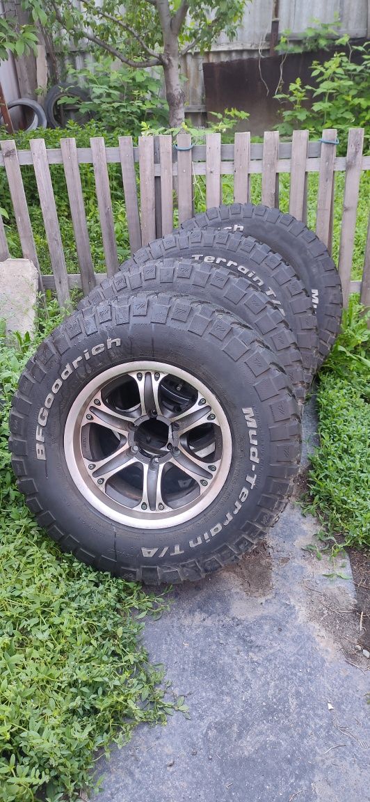 Продам диски с резиной Bfgoodrich