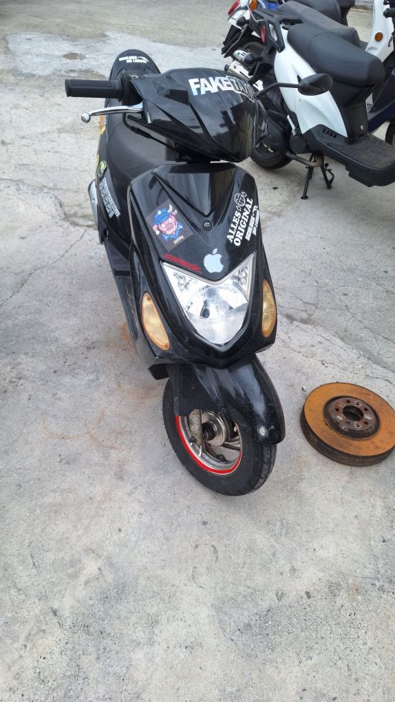 Scutere 49 și 125cc