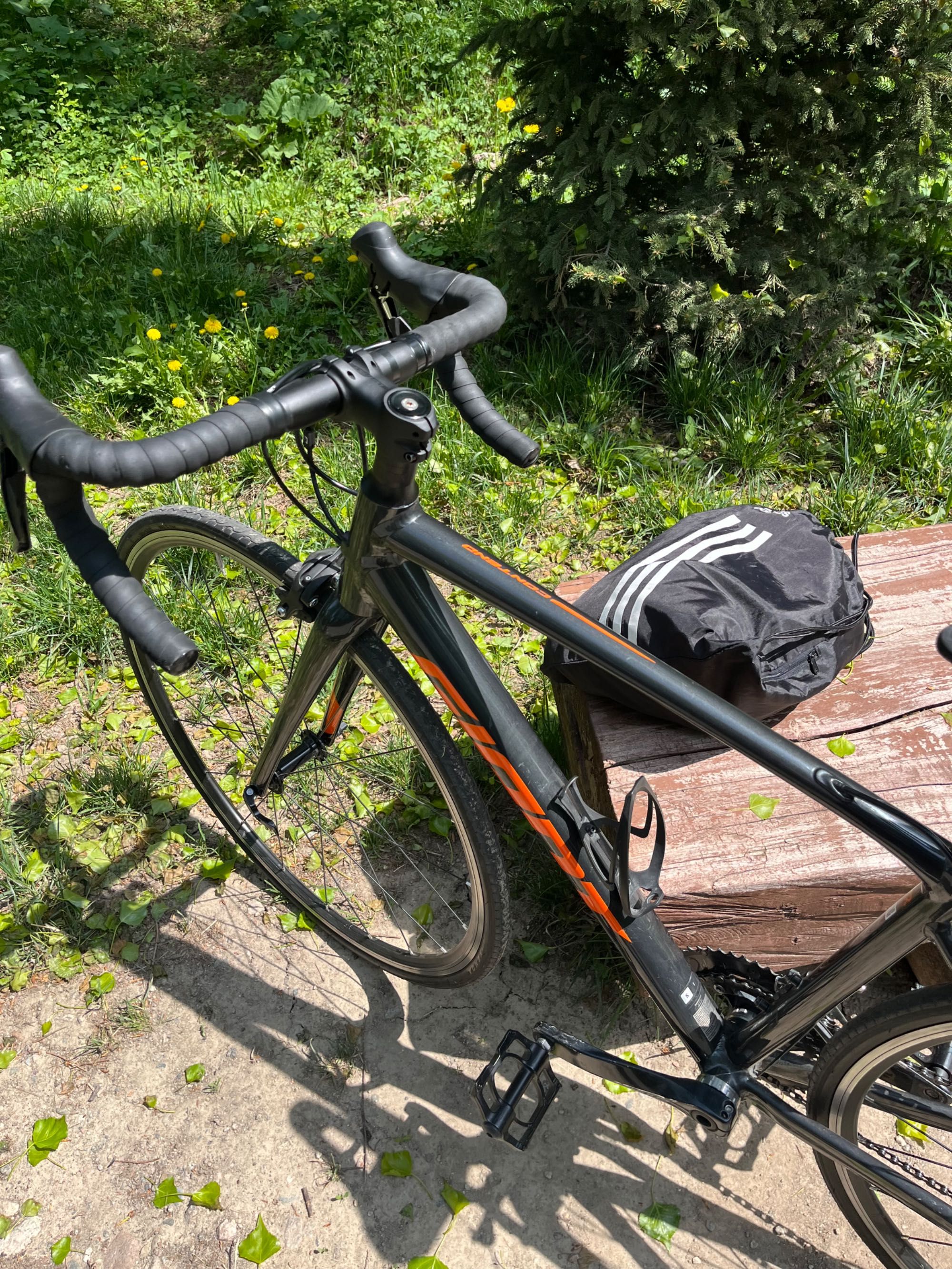 Шоссейный велосипед giant contend 1