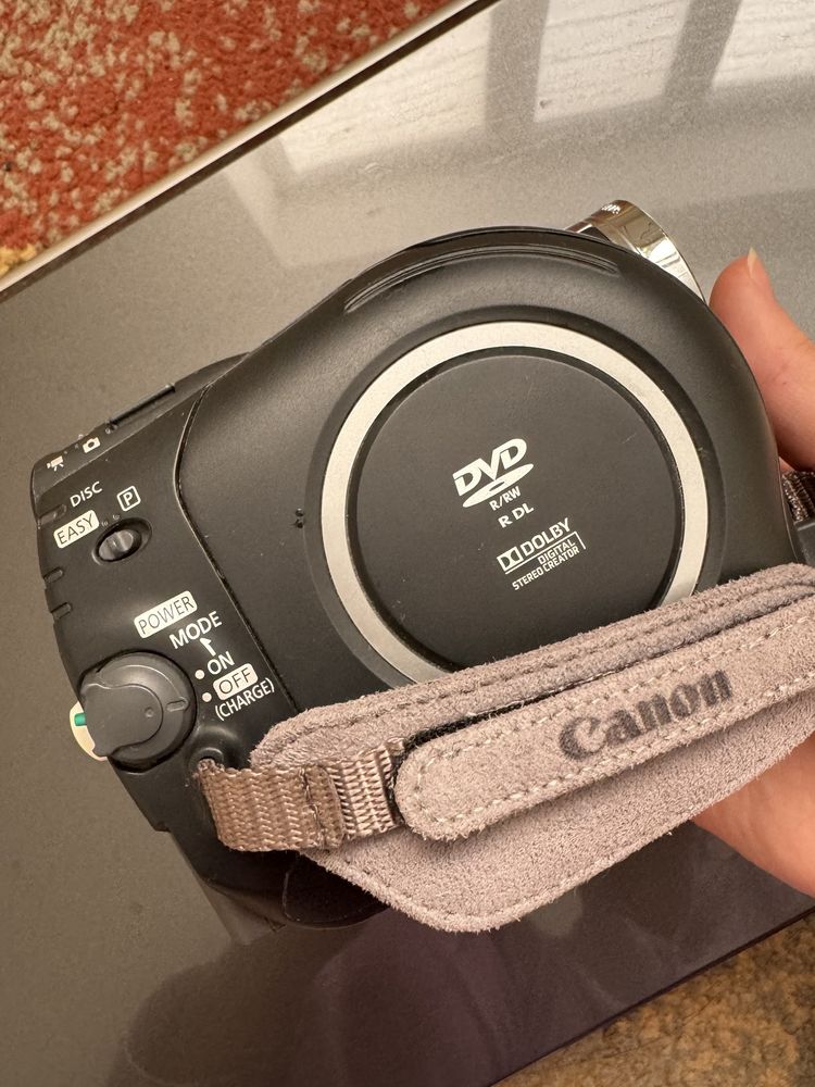 Видеокамера Canon DC410