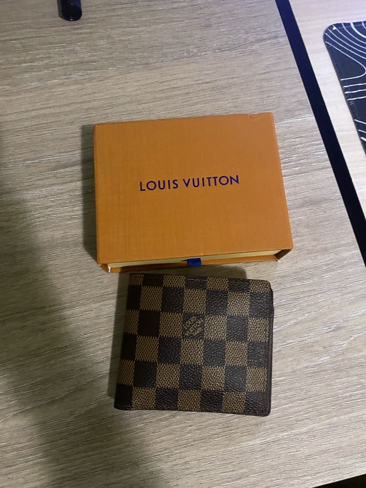 Мъжко портмоне Louis Vuitton.