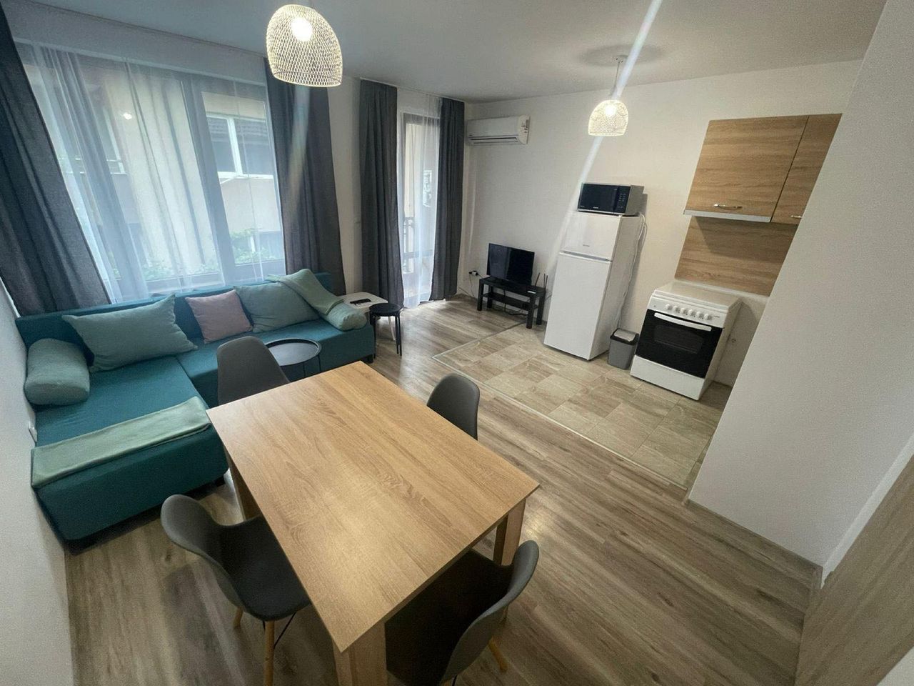 Дава се под наем Тристаен апартамент в к.к. Дюни - 60 кв.м за 400 € - Снимка #2
