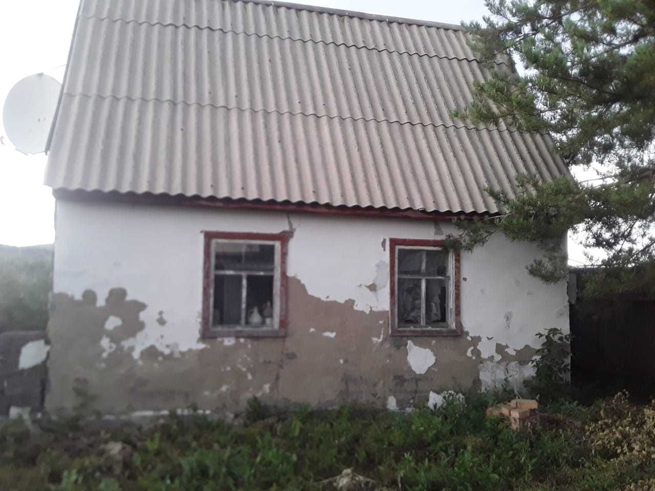 Продам 2 дома и 2 земельных делимых участка с.Бобровка вко 0.8Га,торг