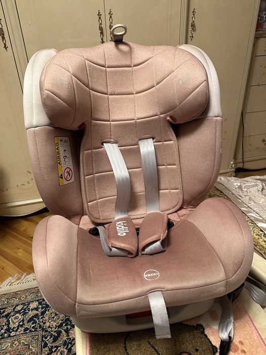Детское автокресло розовое