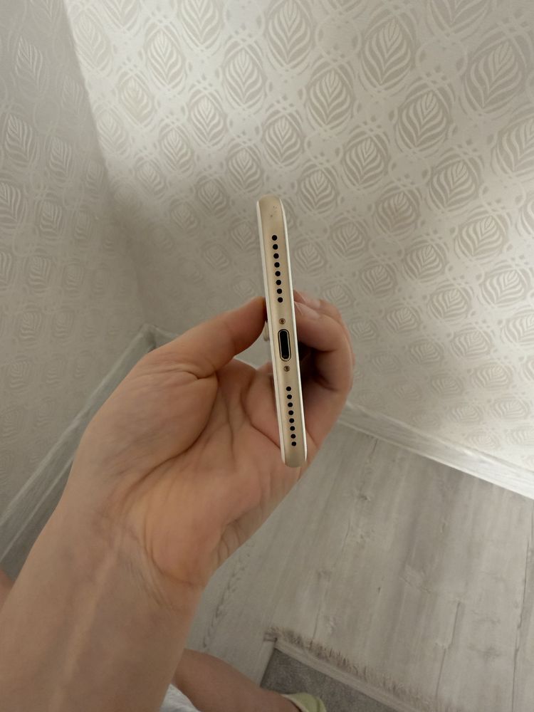 Продам Iphone 7plus