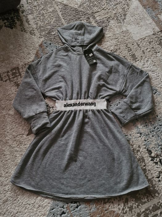 Продам новое женское платье