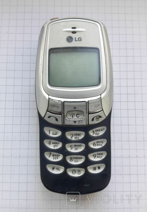 Кнопочный телефон LG W3ООО. 2002 год.