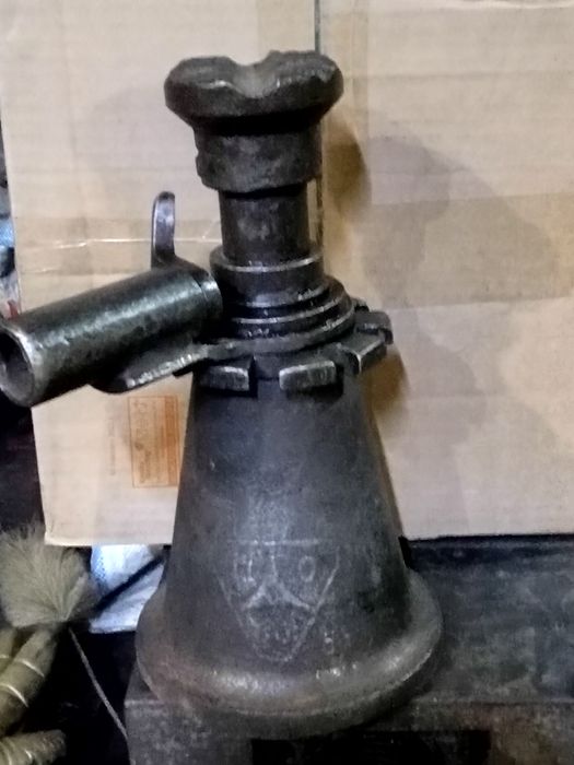 Продам домкрат механический в отличном состояний,