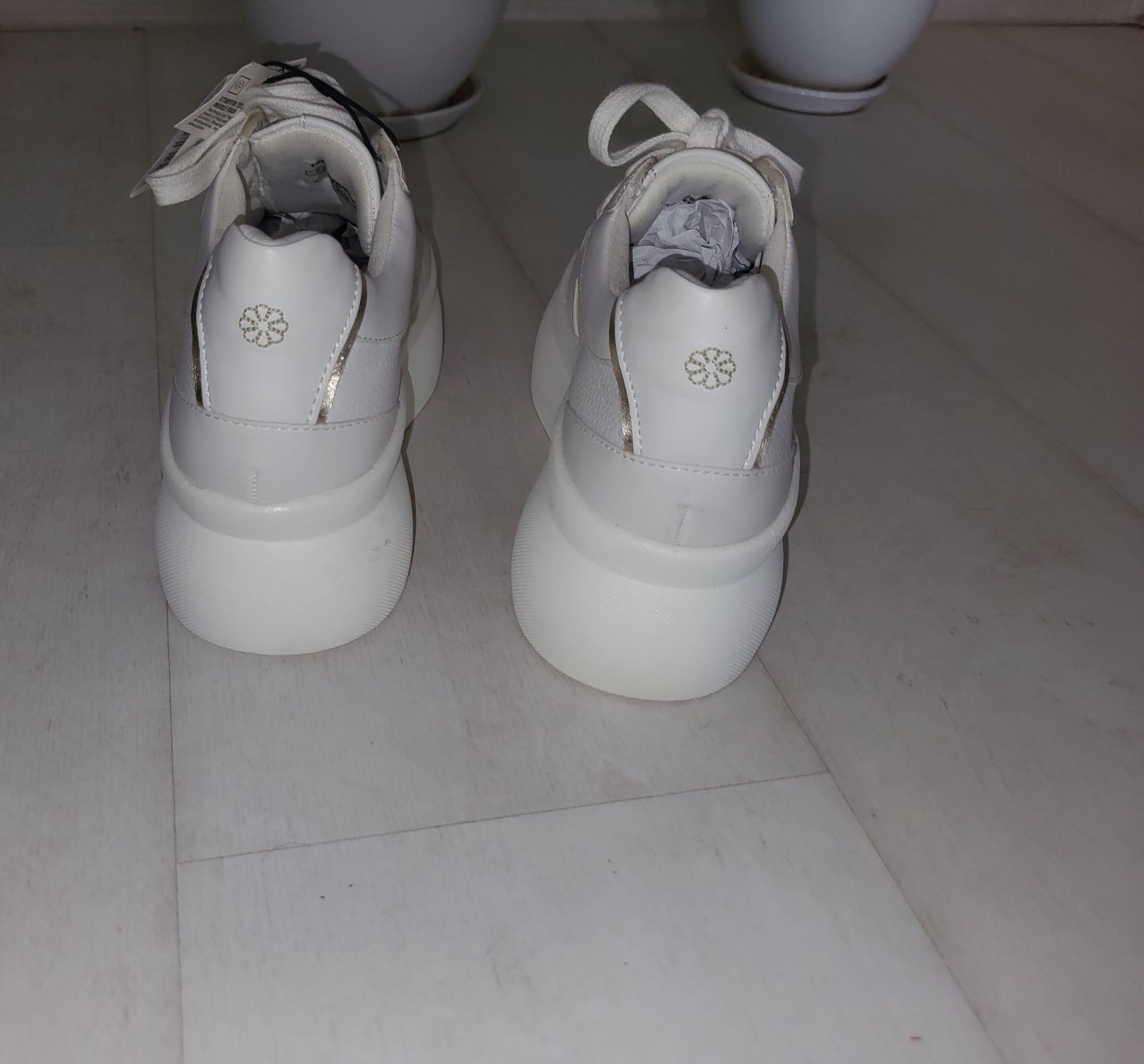 Кецове сникърси Bershka номер 39