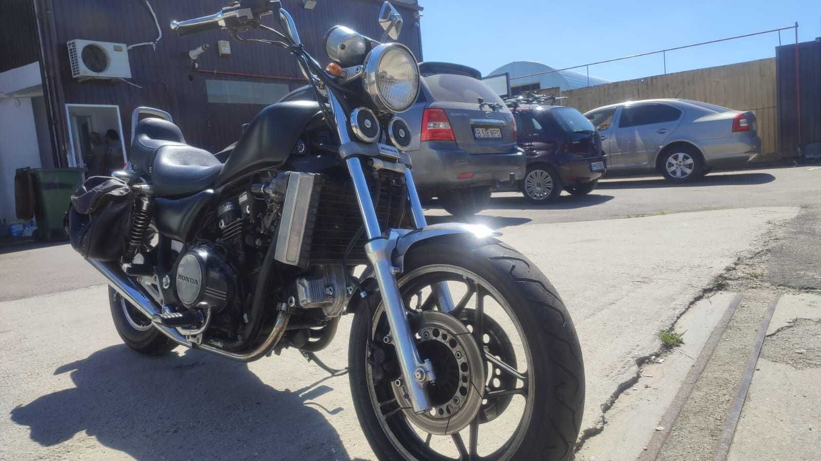 Honda Magna VF750 V4