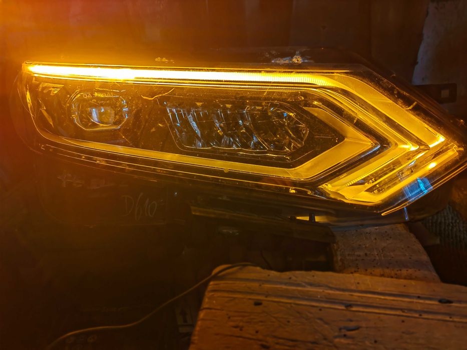 Фар Nissan Qashqai LED десен / Фар Нисан Кашкай Оригинален