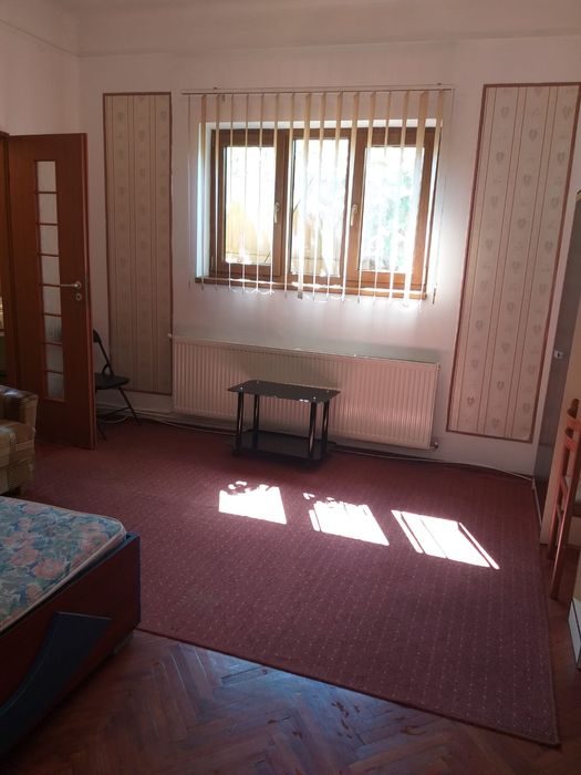 Închiriez apartament cu o camera