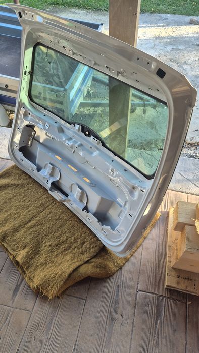 Продавам задна врата за Soda Yeti