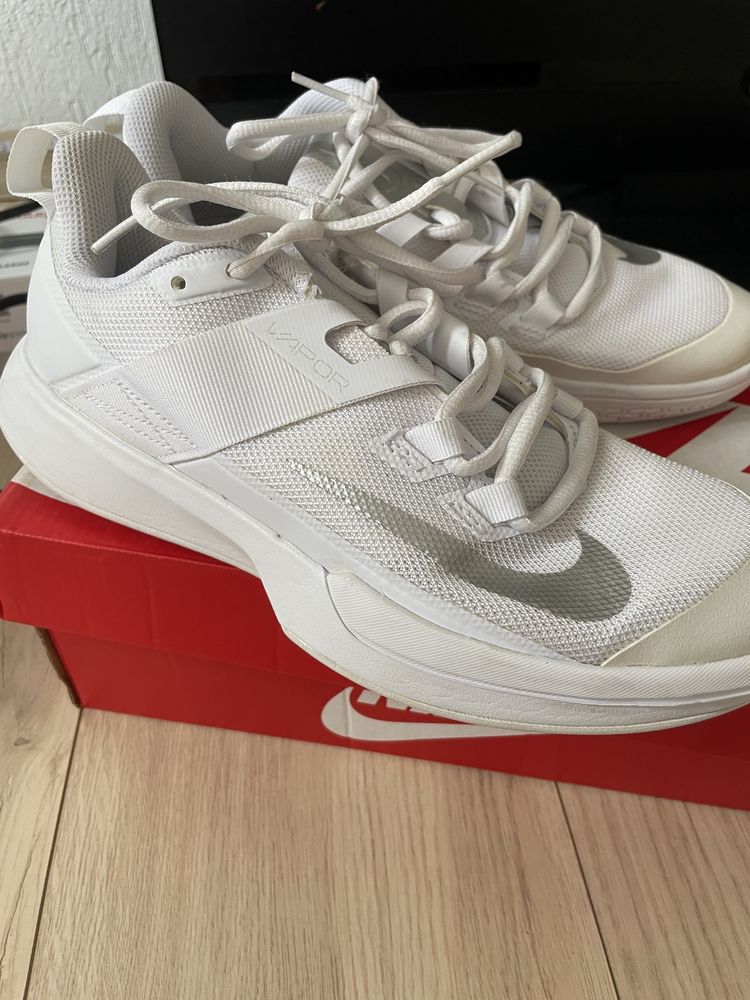 Дамски маратонки Nike