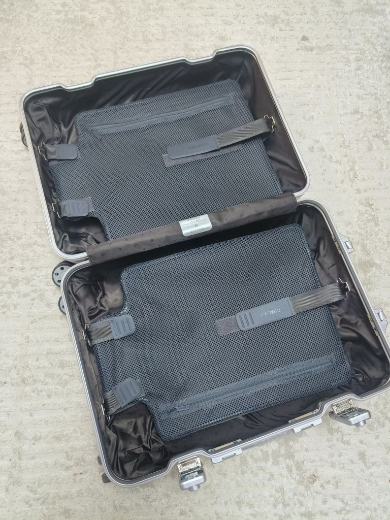 Продаю Чемодан Rimova