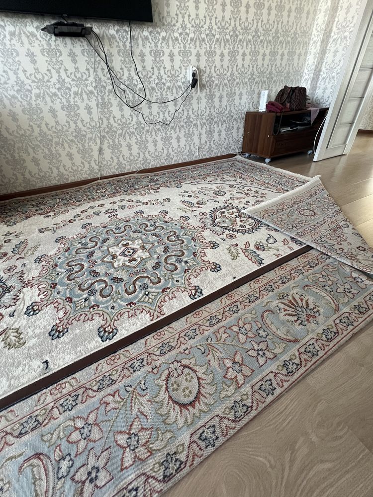Продаётся ковёр красивый