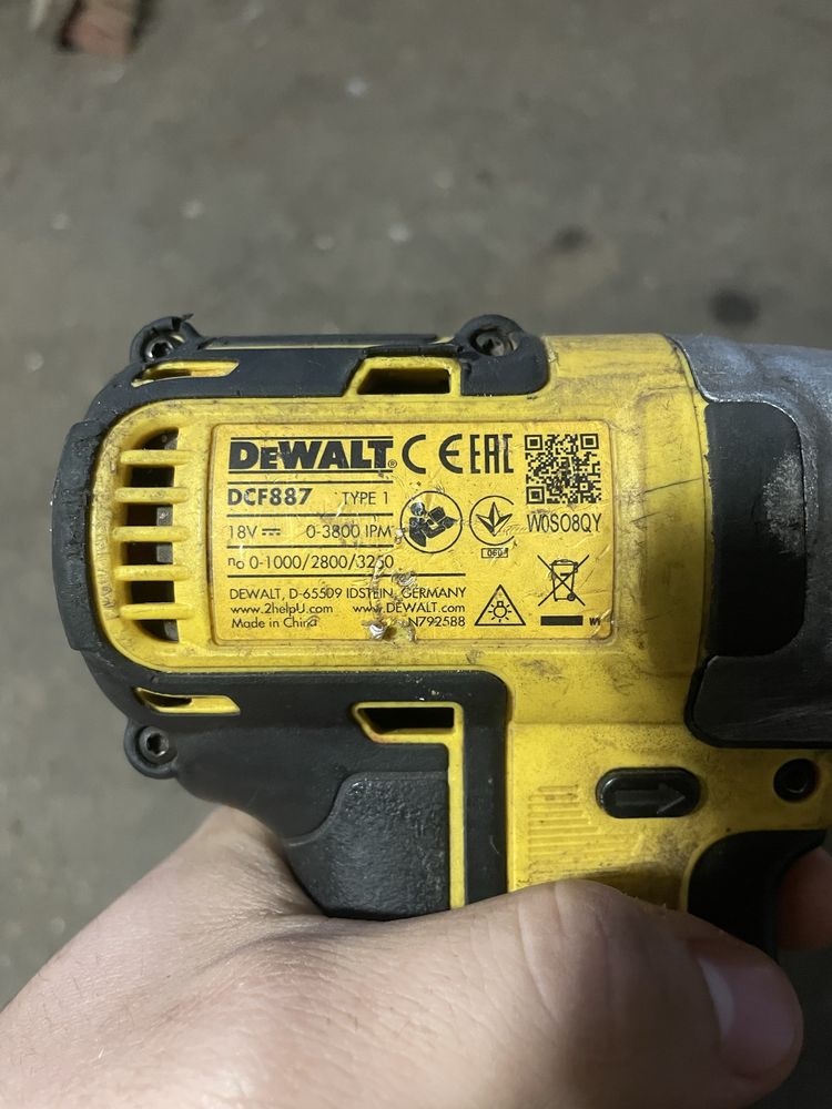 Dewalt.