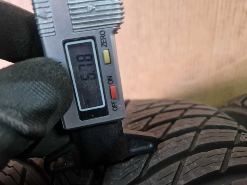 2 Michelin R18 215/55
зимни гуми 
DOT2523