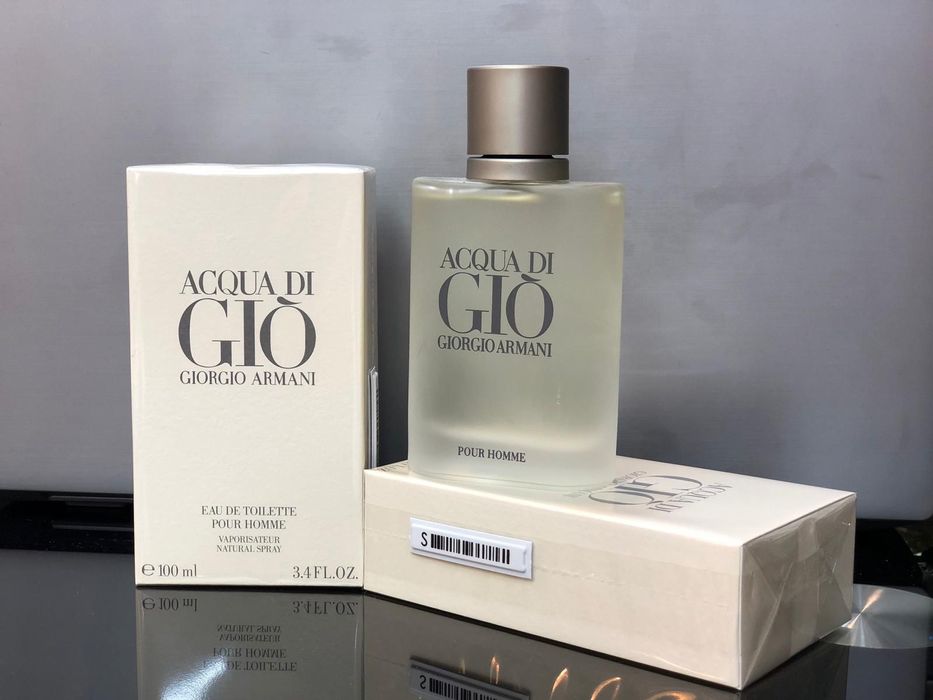 Montale и много други с лек дефект но 100% оригинал