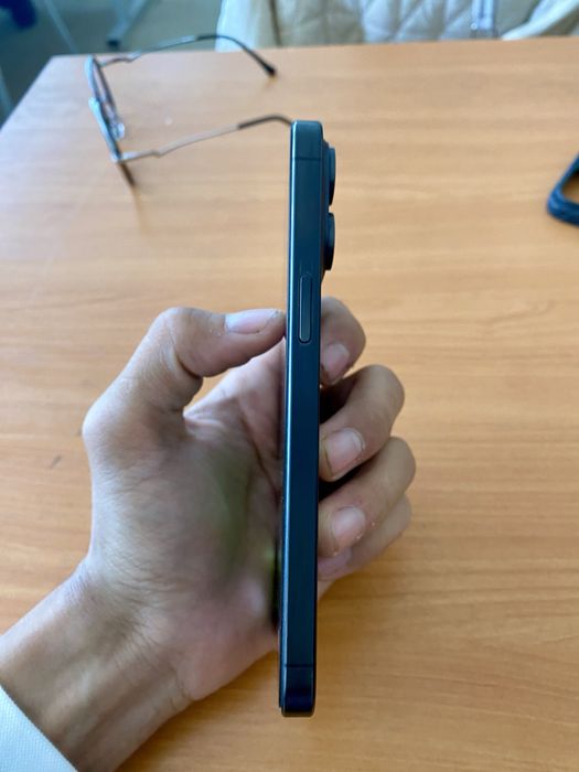 продается IPhone 15 pro max  цвет черный титан