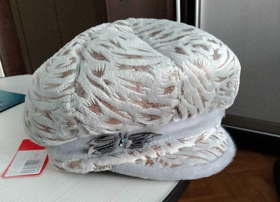 Продам женскую кепку берет