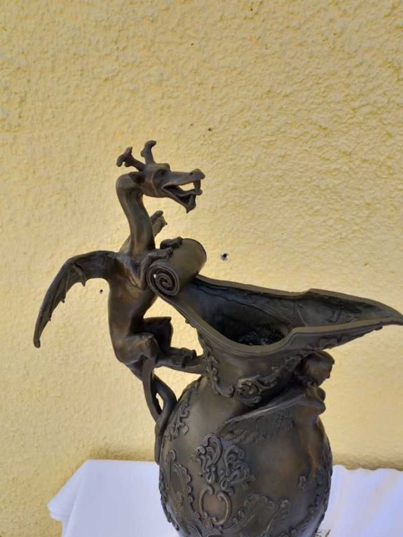 Carafa dragon din bronz
