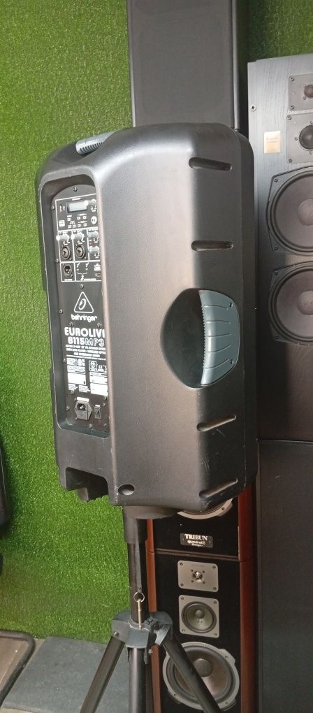 Професионална активна тонколона 15-ка BEHRINGER B-115
