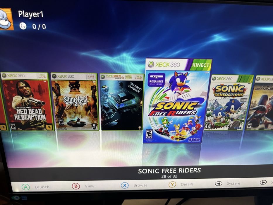 Xbox 360 E, Modat, 500GB, senzor Kinect, maneta