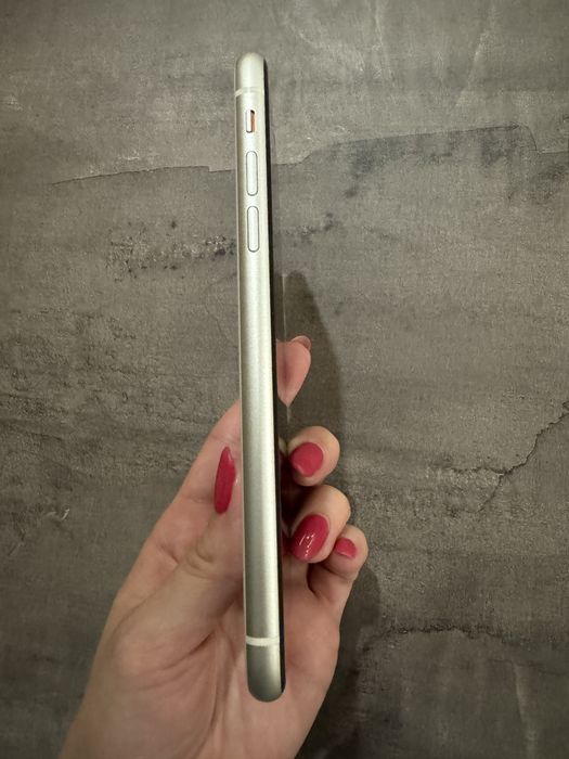 Iphone 11 64gb бял