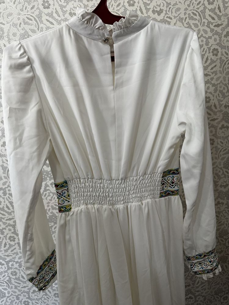 Кажекей, көйлек, орамал сатылады