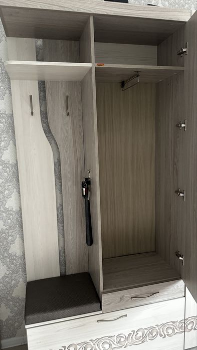 Продам прихожую.