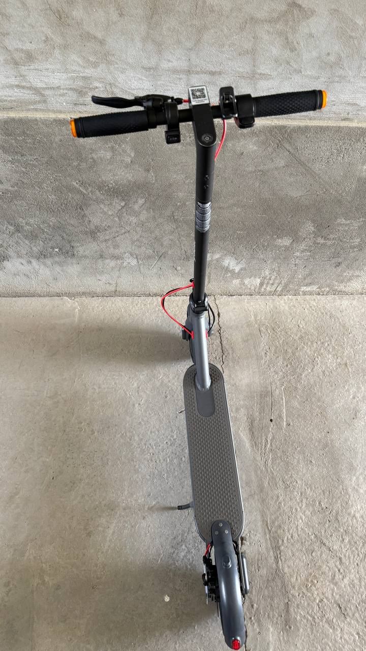 E-samokat Elektron skuter yengi