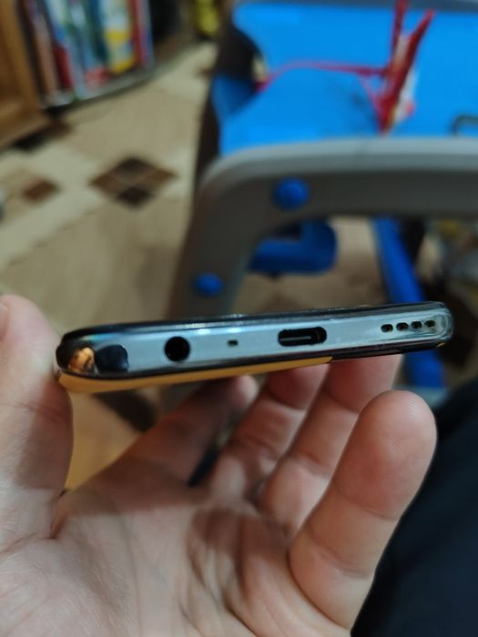 Vând realme GT 5G de 12GB RAM și 256GB stocare