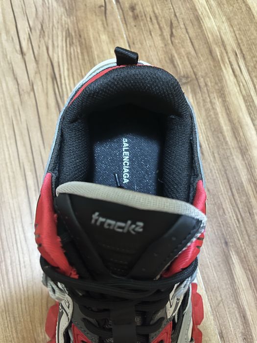 НАМАЛЕНА ЦЕНА!!!  Продавам оригинални Balenciaga track 2.0