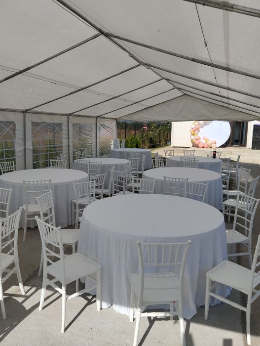 Corturi de închiriat