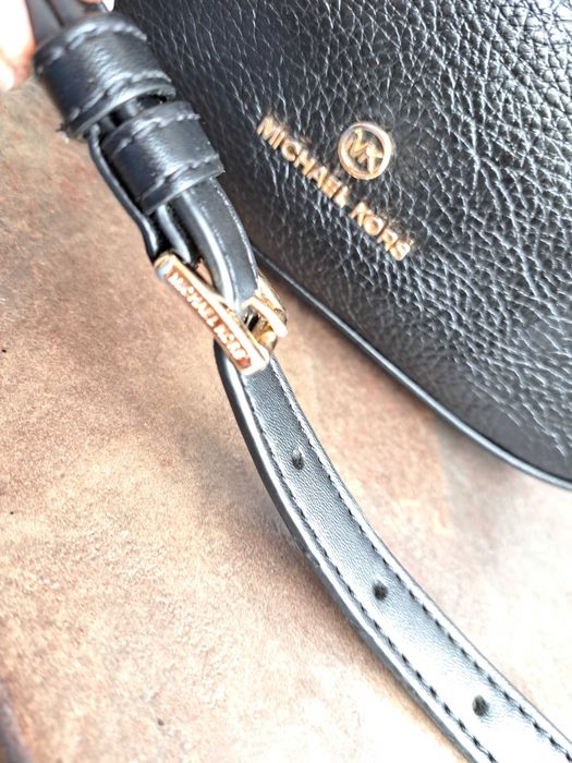 дамска чанта,Michael Kors,малка черна чантичка-естествена кожа