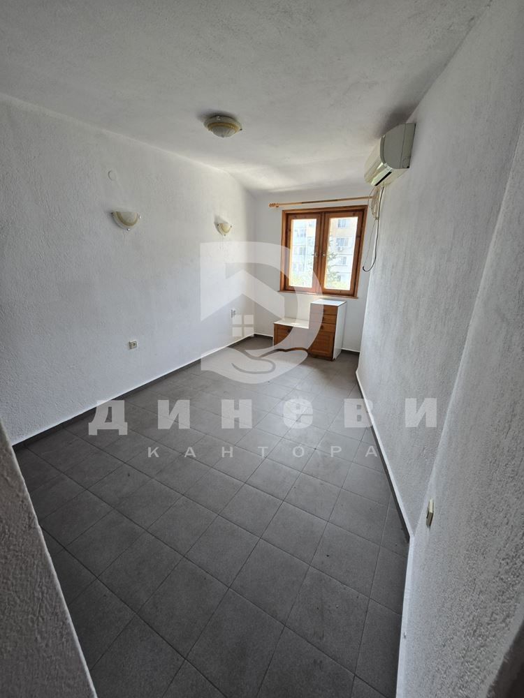 Продава многостаен апартамент в центъра