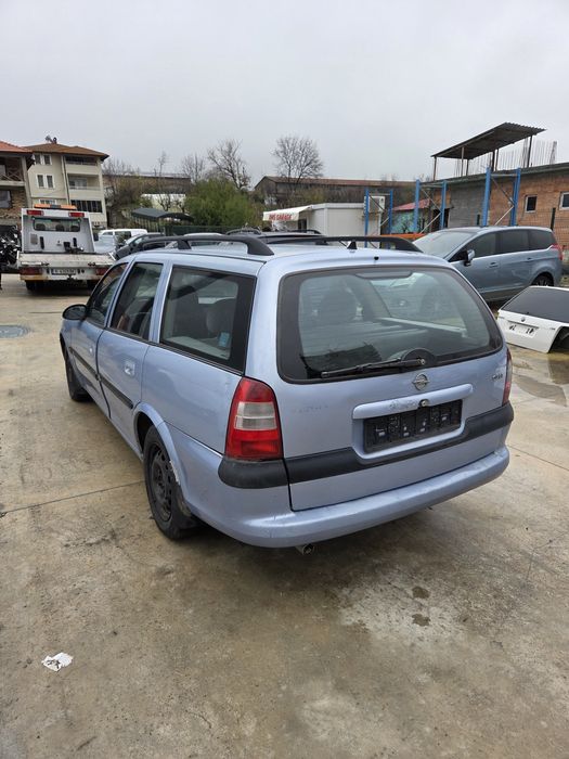 Opel vectra B 1.8i (НА ЧАСТИ)