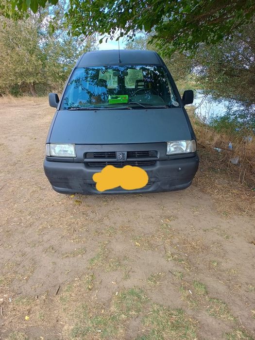 Продавам пежо експерт